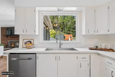 Kitchen - 280 Angelita Ave, Pacifica, CA 94044 photo 3 of 4
