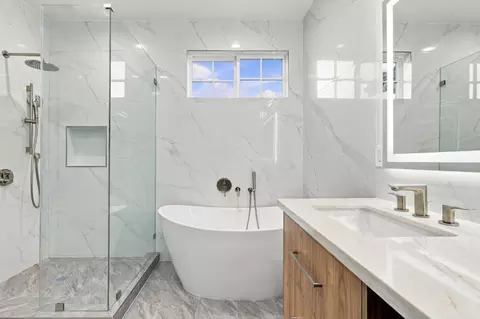 Bath - 3373 Beaumont Sq, Mountain View, CA 94040 photo 6 of 11
