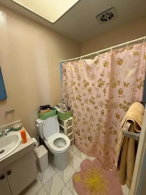 Bath - 1352 Redwood Way, Pacifica, CA 94044 photo 1 of 2