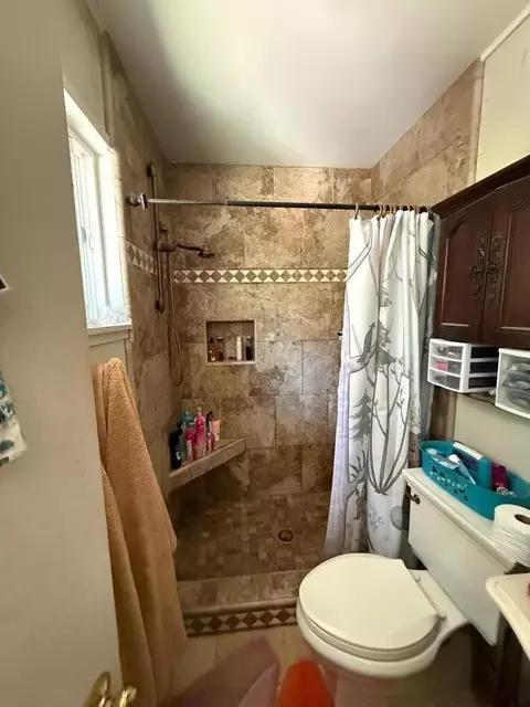 Bath - 1352 Redwood Way, Pacifica, CA 94044 photo 2 of 2