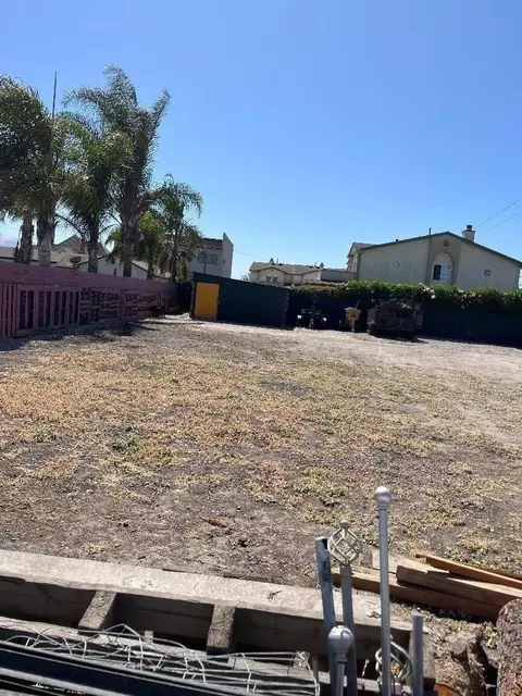 230 Martella St, Salinas, CA 93901 photo 2