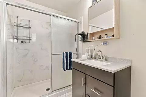 Bath - 726 Muir Dr, Mountain View, CA 94041 photo 4 of 5