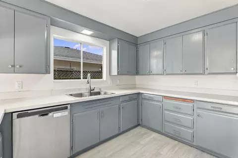 Kitchen - 726 Muir Dr, Mountain View, CA 94041 photo 1 of 7