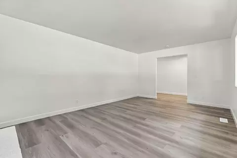 Living - 726 Muir Dr, Mountain View, CA 94041 photo 4 of 14