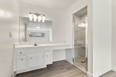 Bath - 726 Muir Dr, Mountain View, CA 94041 photo 2 of 5