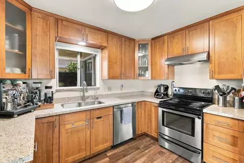 Kitchen - 726 Muir Dr, Mountain View, CA 94041 photo 5 of 7