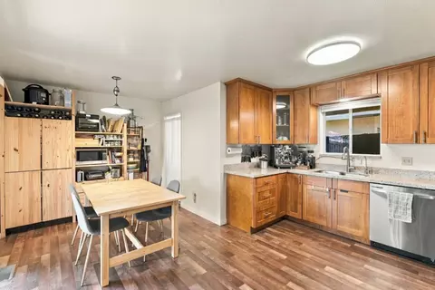 Kitchen - 726 Muir Dr, Mountain View, CA 94041 photo 7 of 7