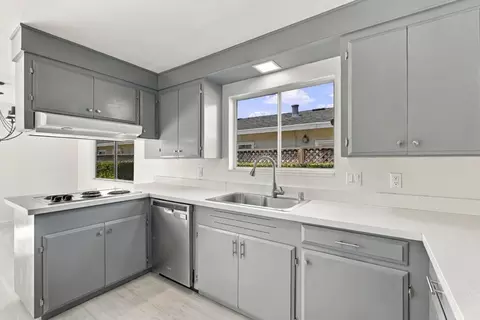 Kitchen - 726 Muir Dr, Mountain View, CA 94041 photo 2 of 7