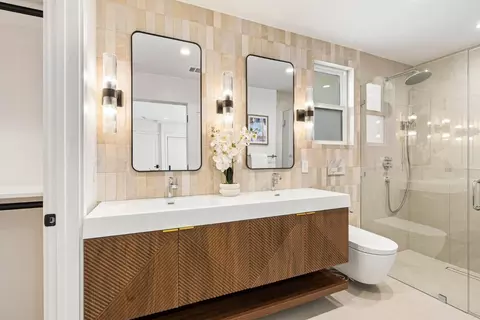 Bath - 1600 Don Ct, Mountain View, CA 94040 photo 1 of 3