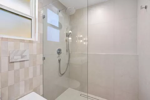 Bath - 1600 Don Ct, Mountain View, CA 94040 photo 2 of 3
