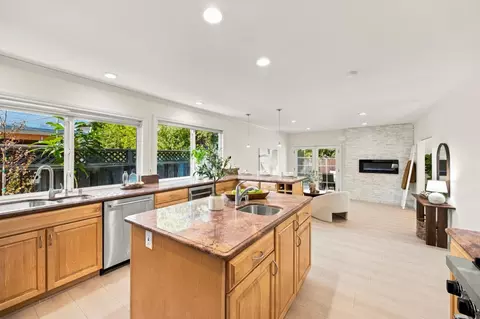 Kitchen - 1005 Iris Ave, Sunnyvale, CA 94086 photo 4 of 8
