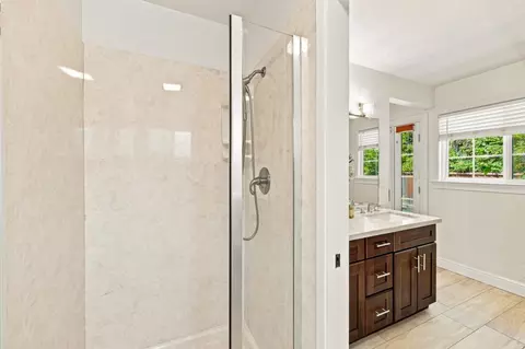Bath - 1005 Iris Ave, Sunnyvale, CA 94086 photo 3 of 5