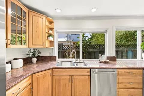 Kitchen - 1005 Iris Ave, Sunnyvale, CA 94086 photo 5 of 8