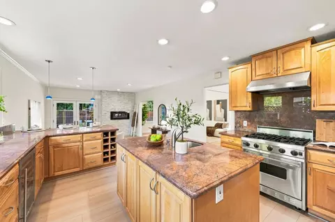 Kitchen - 1005 Iris Ave, Sunnyvale, CA 94086 photo 3 of 8