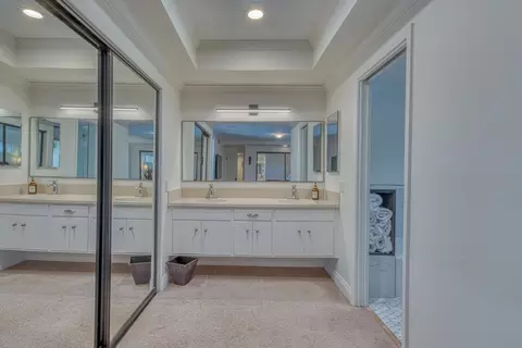 Bath - 22305 Davenrich St, Salinas, CA 93908 photo 1 of 2