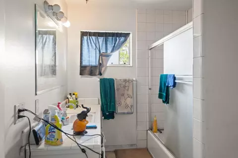 Bath - 2813 Joseph Ave, San Jose, CA 95124 photo 4 of 4