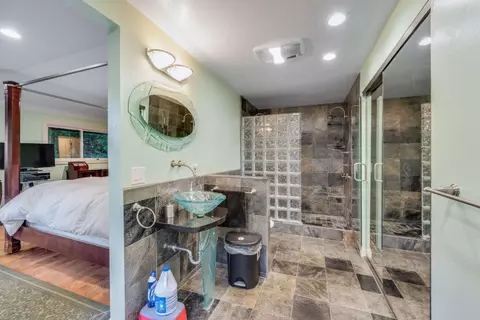 Bath - 1180 Kilkare Rd, Sunol, CA 94586 photo 2 of 3