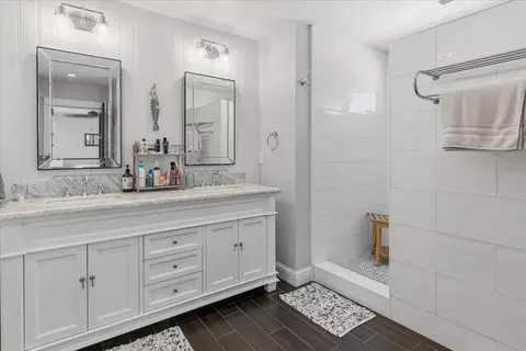 Bath - 14921 Donner Dr, San Jose, CA 95124 photo 3 of 4