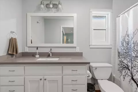 Bath - 14921 Donner Dr, San Jose, CA 95124 photo 2 of 4