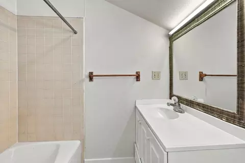 Bath - West Ave, Gustine, CA 95322 photo 1 of 1