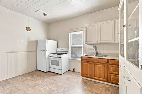 Kitchen - 7522 Chestnut St, Gilroy, CA 95020 photo 1 of 2
