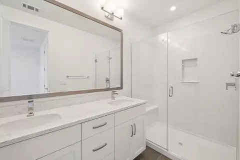 Bath - 1373 W Middlefield Rd, Mountain View, CA 94043 photo 1 of 5