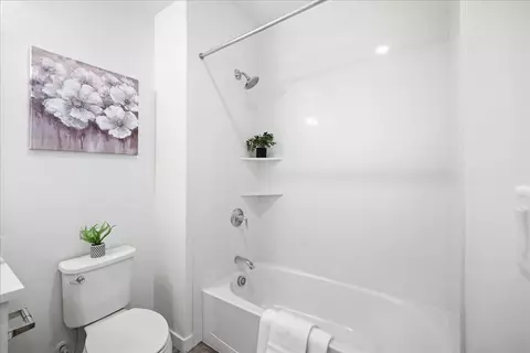 Bath - 1930 Joshua Tree Cir, Milpitas, CA 95035 photo 2 of 5
