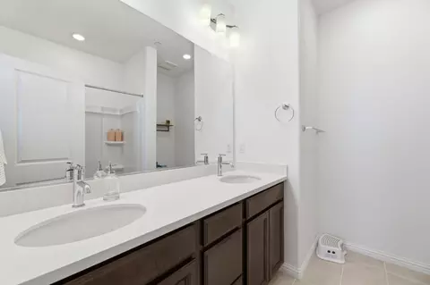 Bath - 5752 Vibrant Loop, San Jose, CA 95119 photo 1 of 4