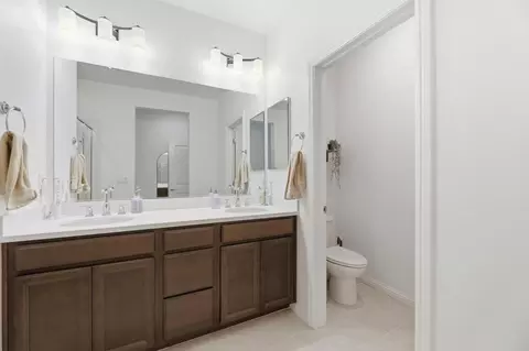 Bath - 5752 Vibrant Loop, San Jose, CA 95119 photo 4 of 4