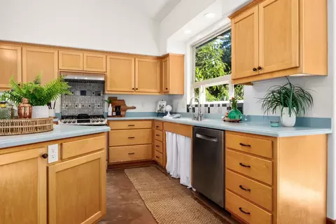 Kitchen - 4377 Porter Gulch Rd, Aptos, CA 95003 photo 3 of 9