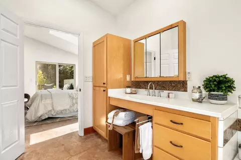 Bath - 4377 Porter Gulch Rd, Aptos, CA 95003 photo 3 of 9
