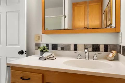 Bath - 4377 Porter Gulch Rd, Aptos, CA 95003 photo 8 of 9