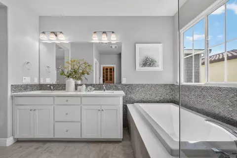 Bath - 5502 Clove Hitch Loop, Fremont, CA 94555 photo 3 of 5