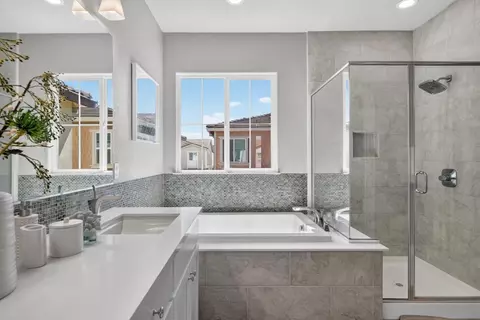 Bath - 5502 Clove Hitch Loop, Fremont, CA 94555 photo 2 of 5
