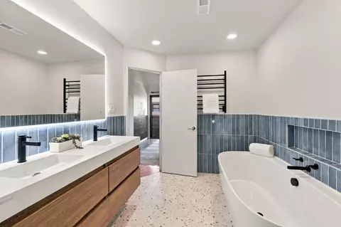 Bath - 2907 Crocker Ct, Aptos, CA 95003 photo 3 of 6