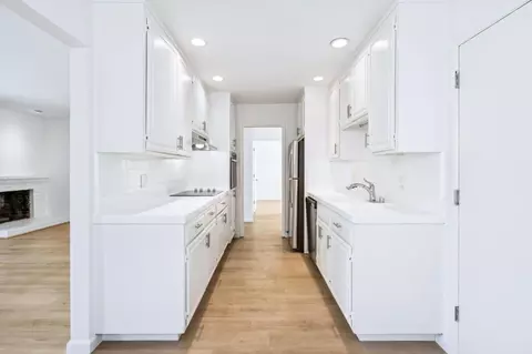 Kitchen - 1183 Manzanita Dr, Pacifica, CA 94044 photo 3 of 7