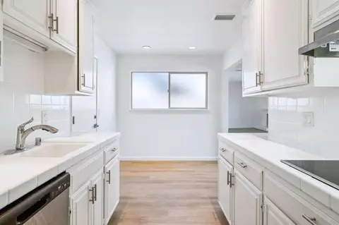 Kitchen - 1183 Manzanita Dr, Pacifica, CA 94044 photo 4 of 7