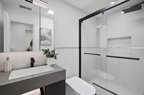 Bath - 4654 Williams Rd, San Jose, CA 95129 photo 1 of 5