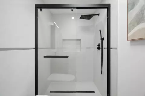 Bath - 4654 Williams Rd, San Jose, CA 95129 photo 2 of 5