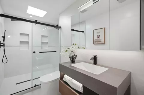 Bath - 4654 Williams Rd, San Jose, CA 95129 photo 5 of 5