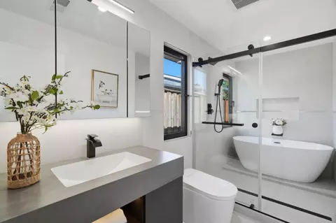 Bath - 4654 Williams Rd, San Jose, CA 95129 photo 3 of 5