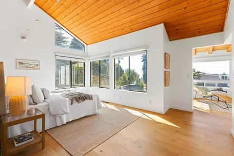 Bedroom - 7433 Mesa Dr, Aptos, CA 95003 photo 2 of 5