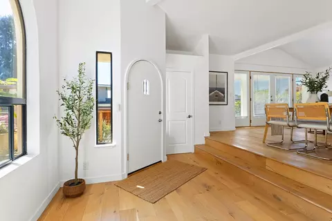 Entry Way - 7433 Mesa Dr, Aptos, CA 95003 photo 2 of 5