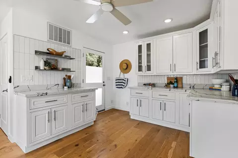 Kitchen - 7433 Mesa Dr, Aptos, CA 95003 photo 3 of 6