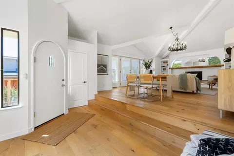 Entry Way - 7433 Mesa Dr, Aptos, CA 95003 photo 3 of 5