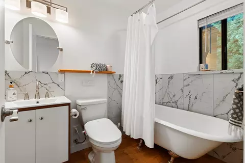 Bath - 7433 Mesa Dr, Aptos, CA 95003 photo 6 of 6