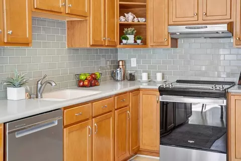 Kitchen - 4233 Topsail Ct, Soquel, CA 95073 photo 3 of 4