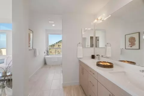 Bath - 827 Fassler Ave, Pacifica, CA 94044 photo 2 of 5