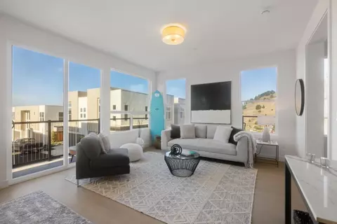 Living - 827 Fassler Ave, Pacifica, CA 94044 photo 2 of 3