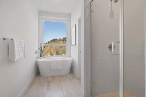 Bath - 827 Fassler Ave, Pacifica, CA 94044 photo 3 of 5